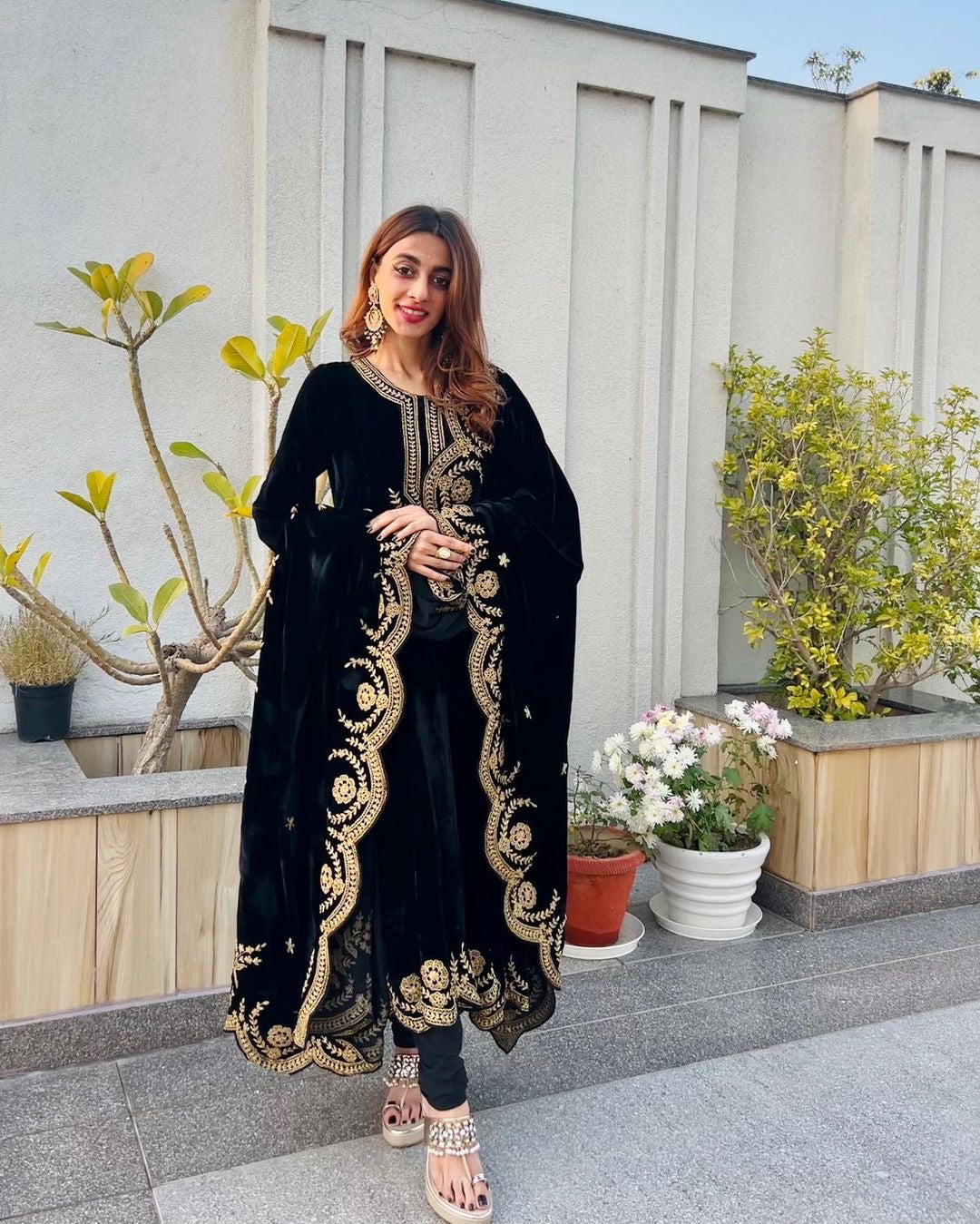 EG1812 New velvet Designer Party Wear Winter Collection Look Gowns-Dupatta and Ready To Wear Suit (Readymade)